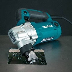 Makita® JN3201 Nibbler, Cutting Capacity: Aluminum - 10 ga, Mild Steel - 10 ga, stainless steel - 13 ga, 4-3/4 in Cutting Radius, 1300 stroke/min, 120, 8-1/2 in Overall Length