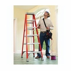 Louisville® FS1504 FS1500 Type IA Ribbed Step Ladder, 4 ft H Ladder, 300 lb Load, 3 Steps, Fiberglass, A14.5